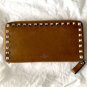 Authentic Valentino Garavani Rockstud leather wallet